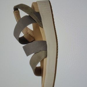 SOUL Naturalizer Holla Wedge Sandal, size 8
